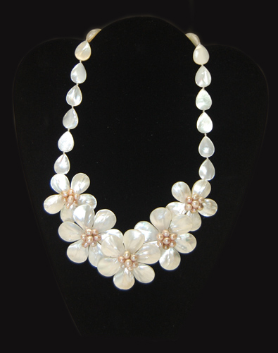 Freshwater Pearl Egg-shape Plumeria Flower Necklace